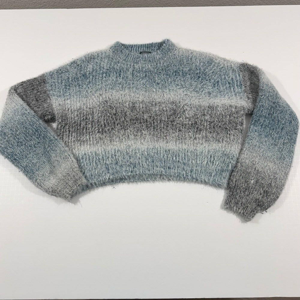 Wild Fable Sweater Womens Medium Blue Grey Ombre Eyelash Knit Cropped Crew Neck